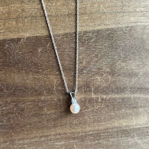 Vantel Pearls 3 Necklaces ans 1 extra charm